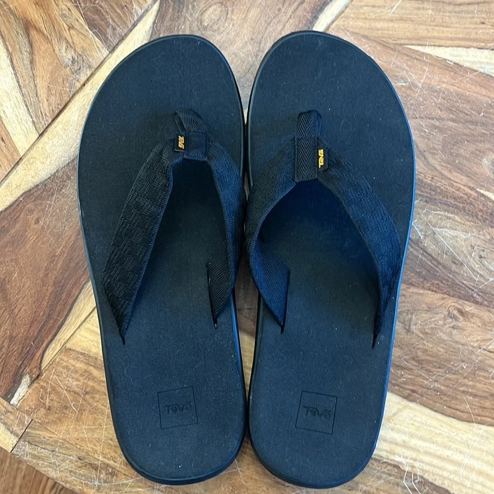 Teva Men’s Voya Black  Flip Flops - Classic Comfort